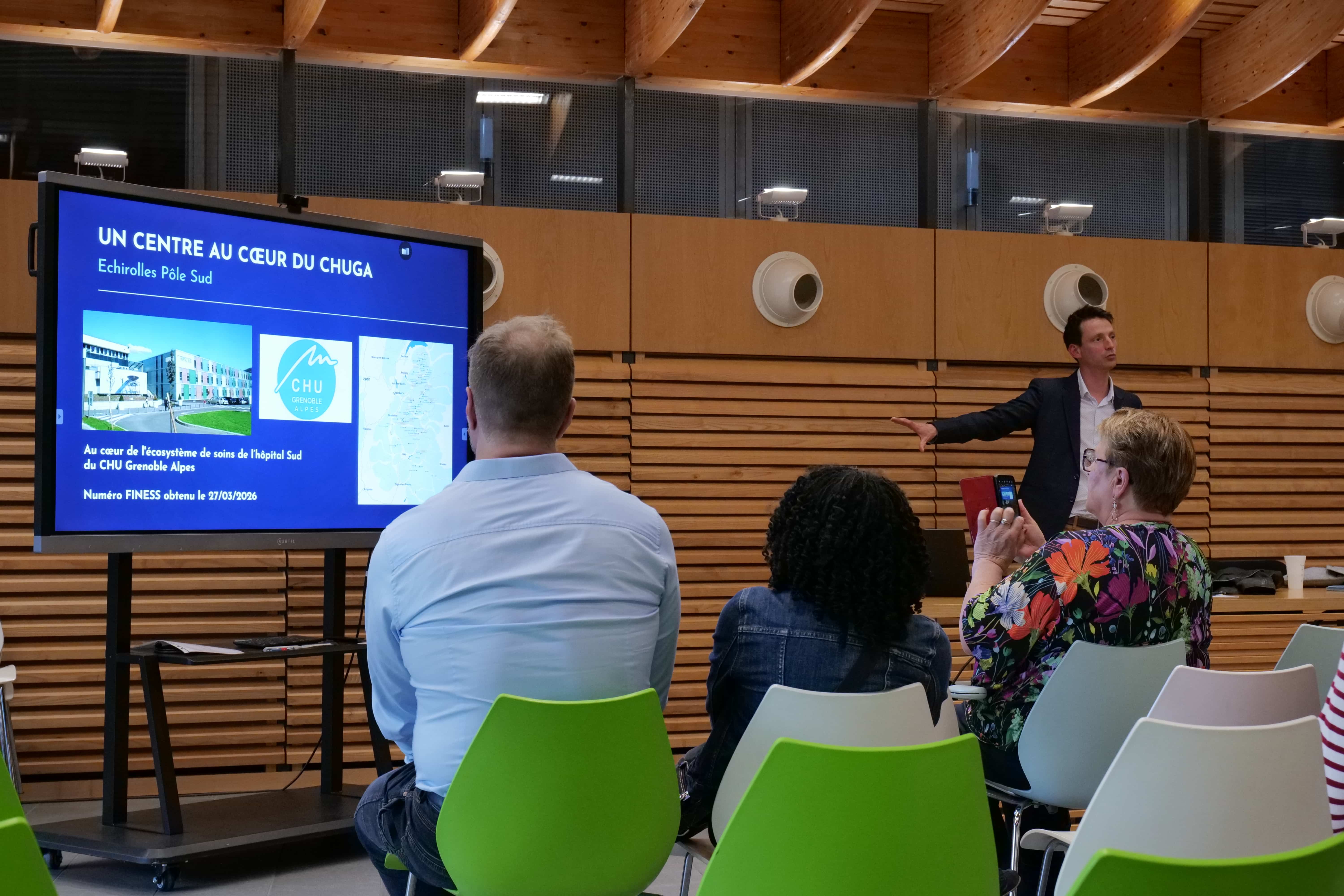 Jeremy Renard, cofondateur du centre, présentait le projet en mairie le 23 avril