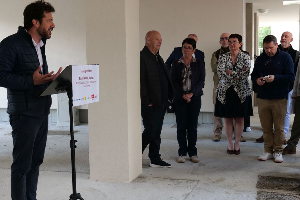 Guillaume Lissy, nouveau président de la Métropole, a dit toute sa joie et sa fierté d'être à Echirolles pour cette inauguration, ici devant la maire Amandine Demore, la présidente d'Alpes Isère Habitat, Claire Debost, et l'adjoint à l'urbanisme, Jean-luc Blache.