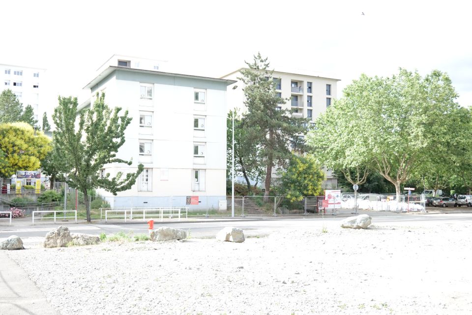La place de la Convention bénéficiera d'importants travaux de rénovation, comme ceux actuellement en cours sur la résidence Saintonge, avec la rénovation de logements et la démolition de bâtiments pour ouvrir le quartier.