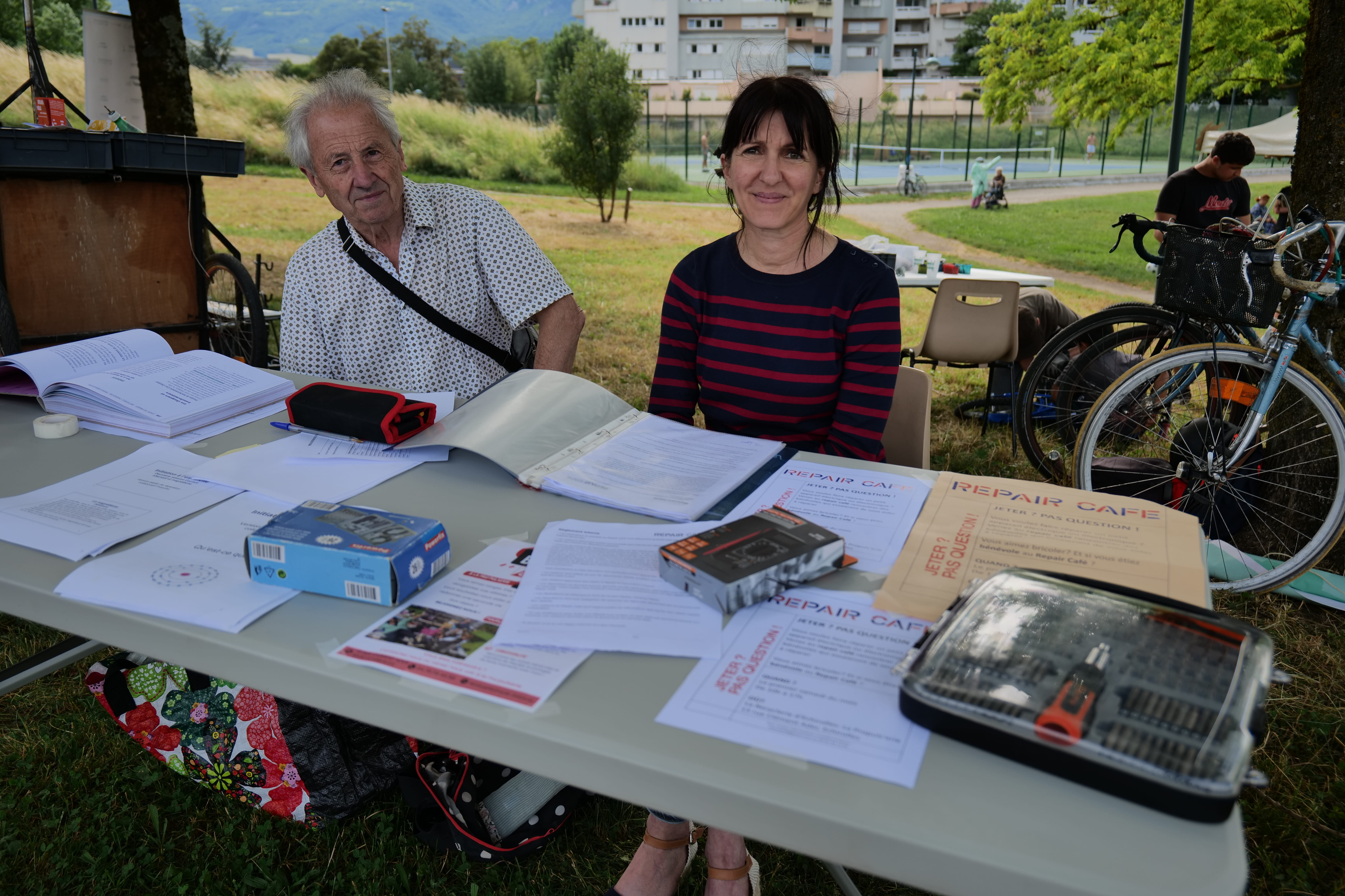 Les bénévoles du Repair café recherchent de futurs coéquipiers pour les 1er samedis du mois à la Propulserie.