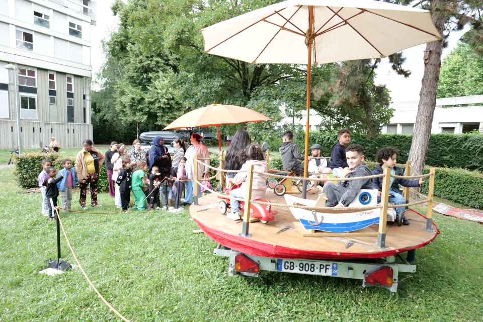 Course de tricycle, manège à pédale, atelier de confection de smoothie avec un vélo musculaire... La fête était belle autour du lancement de l'atelier d'auto-réparation de vélos de la MDH Essarts-Surieux.
