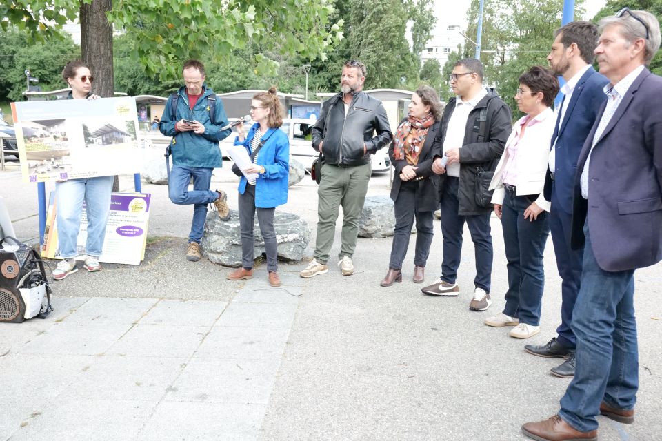 Un point a été fait sur chaque chantier en cours ou à venir par les techniciens de la Ville, de la Métropole, de la SDH ou d'AIH, qui se sont succédé au micro pour expliquer l'avancé des travaux, comme ici au départ de La Butte.