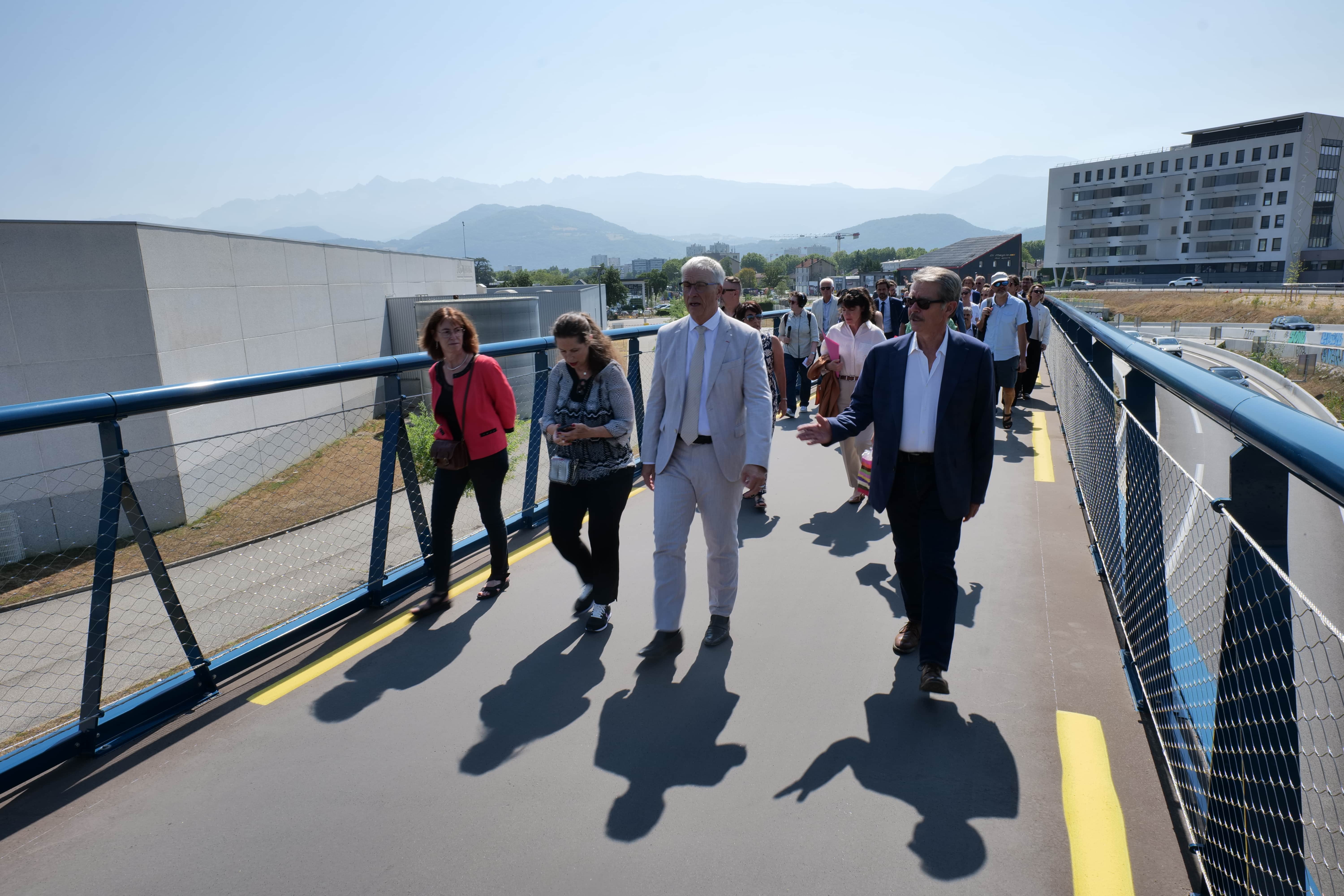 L'inauguration a réuni les nombreux partenaires institutionnels impliqués dans ce projet : villes, métropole, département, état.