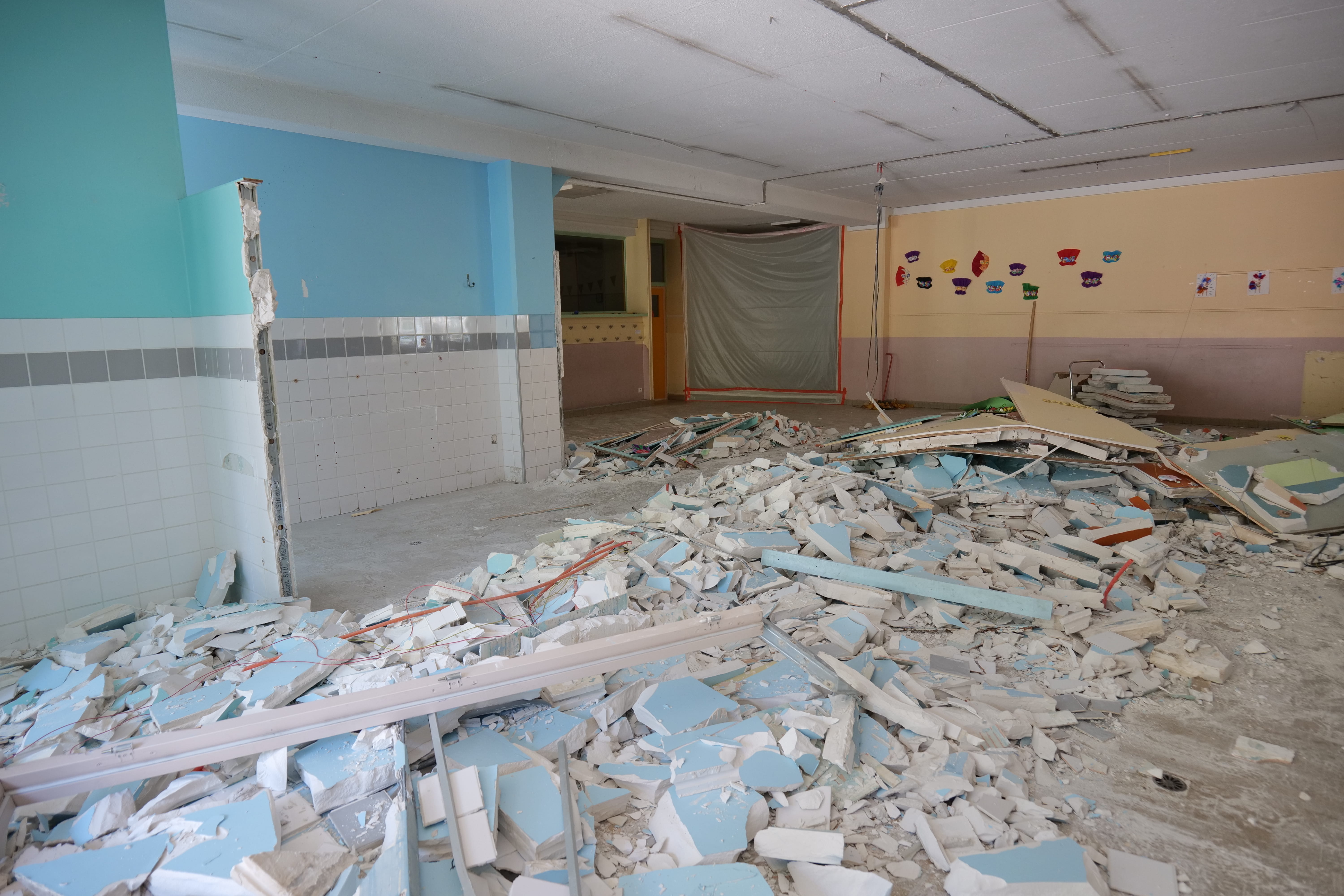 Les sanitaires, construits en 1973, ont été entièrement démolis.