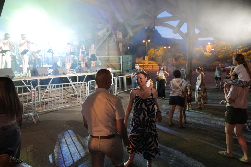 Le groove et le funk des musiciens et chanteuses des Sexy Mother Funkers ont fait danser petits et grands, enfin réunis, "jusqu'au bout de la nuit". La fête a été belle ! 