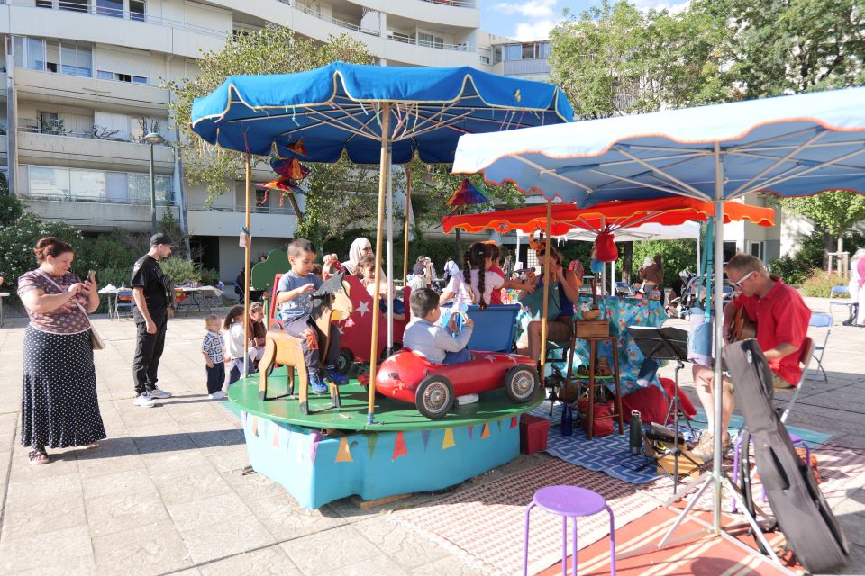 L'ambiance était à la fête et à la convivialité sur la place de la commune pour la première édition de la Journée des services à la population. De quoi s'informer... tout en s'amusant !