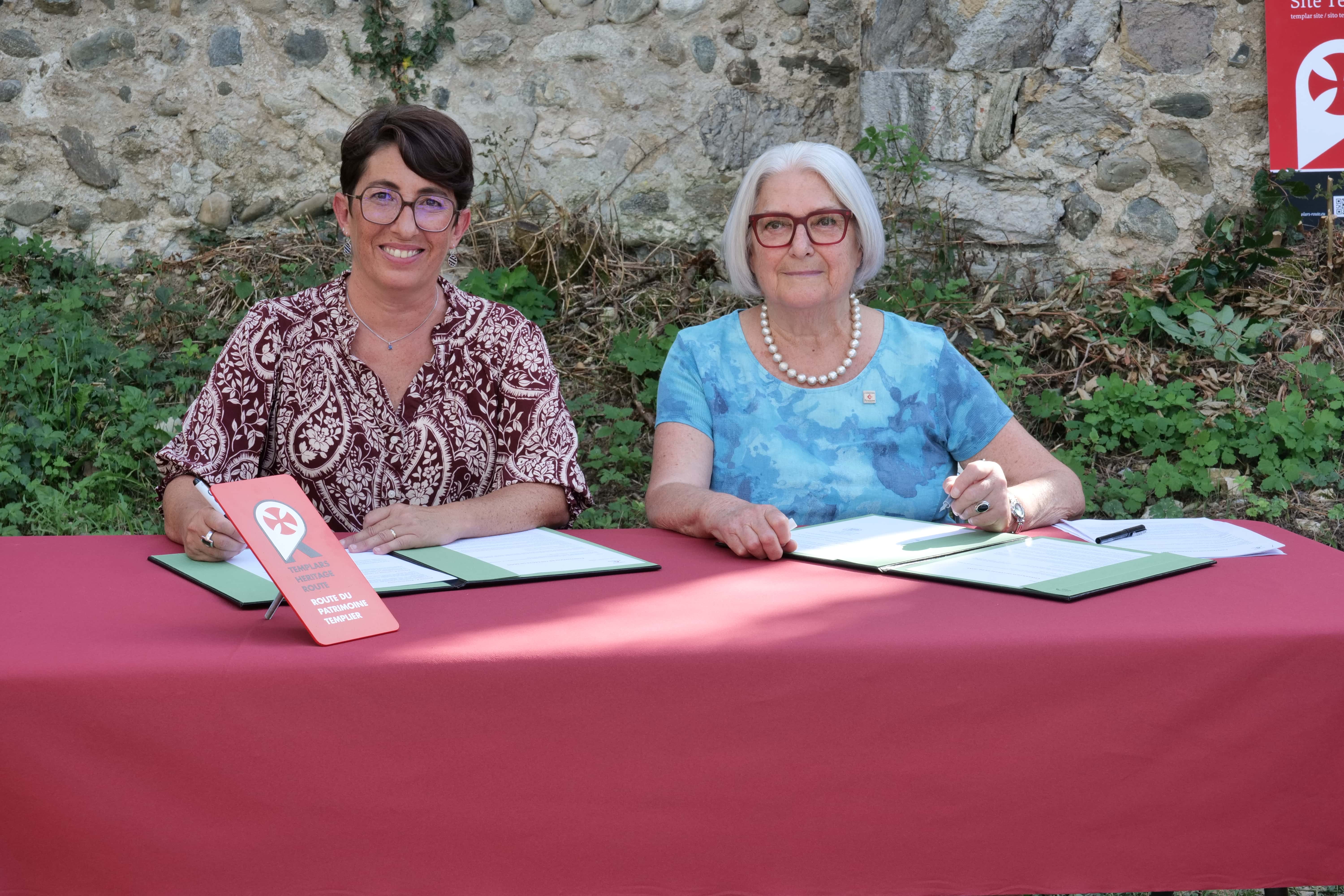 Amandine Demore et Bernadette Cadoux-Delachenal, déléguée iséroise de la Fondation, ont signé une convention pour ouvrir une collecte de dons.