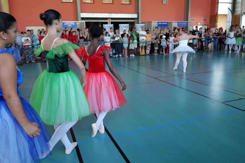 Le cirque, avec les Agrès du vent, et la danse, avec les Ateliers de la danse, ont fait partie des démonstrations les plus appréciées et les plus suivies par les jeunes spectateurs et leurs parents.