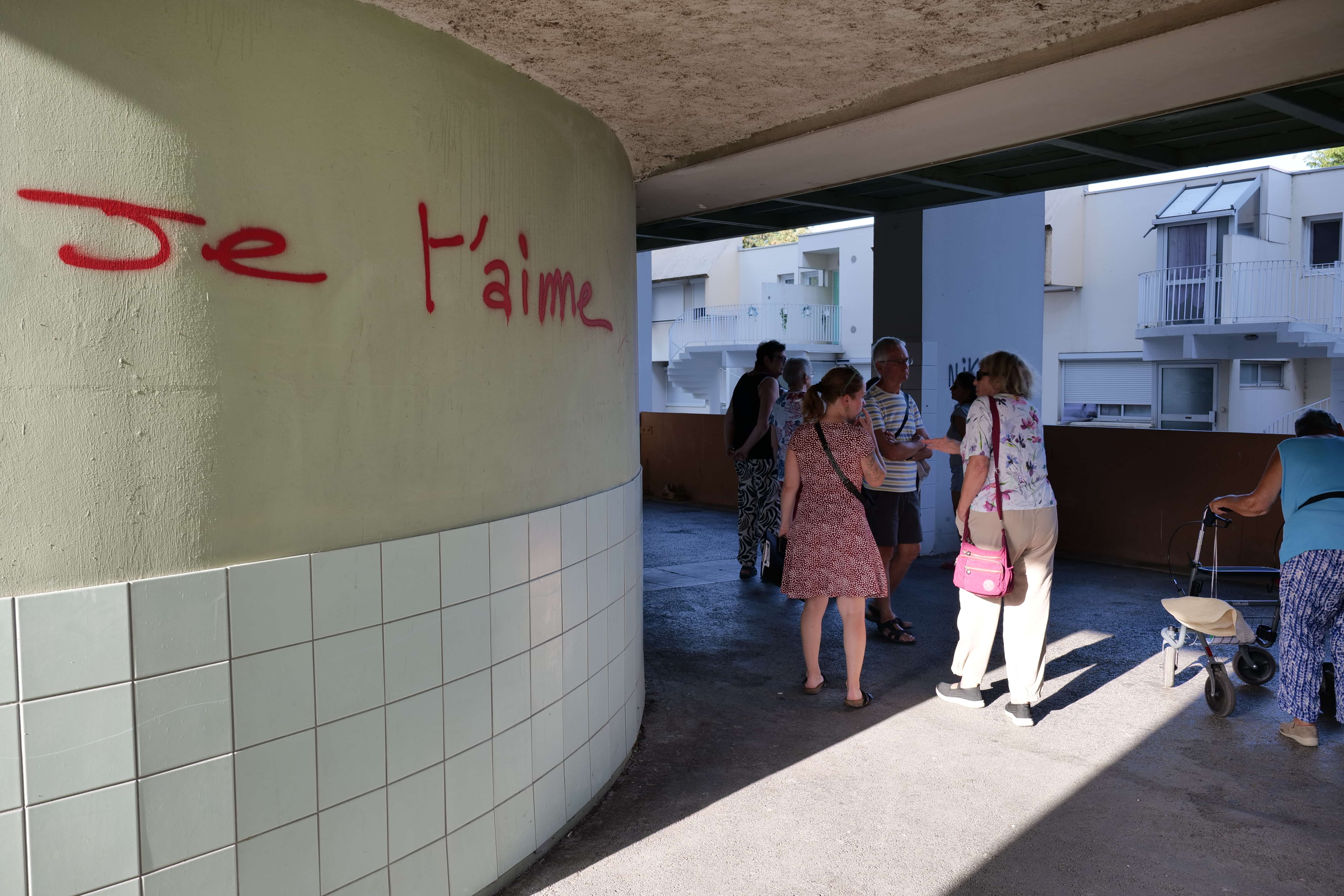 Une douzaine d'habitants ont participé à la balade urbaine.