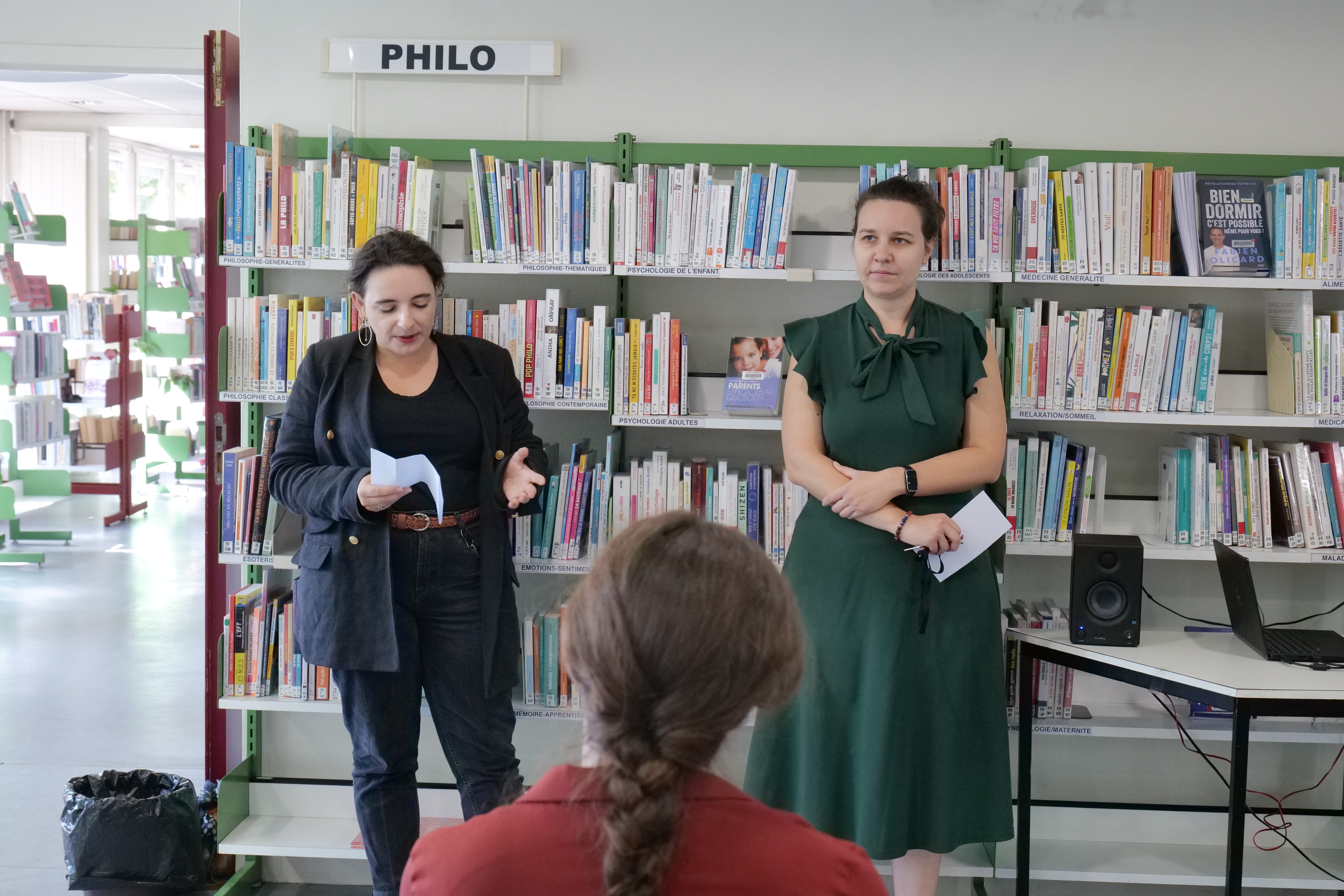 Photo de Lencka Popravka, adjointe à la culture, avec la déléguée de la préfète au 1er plan