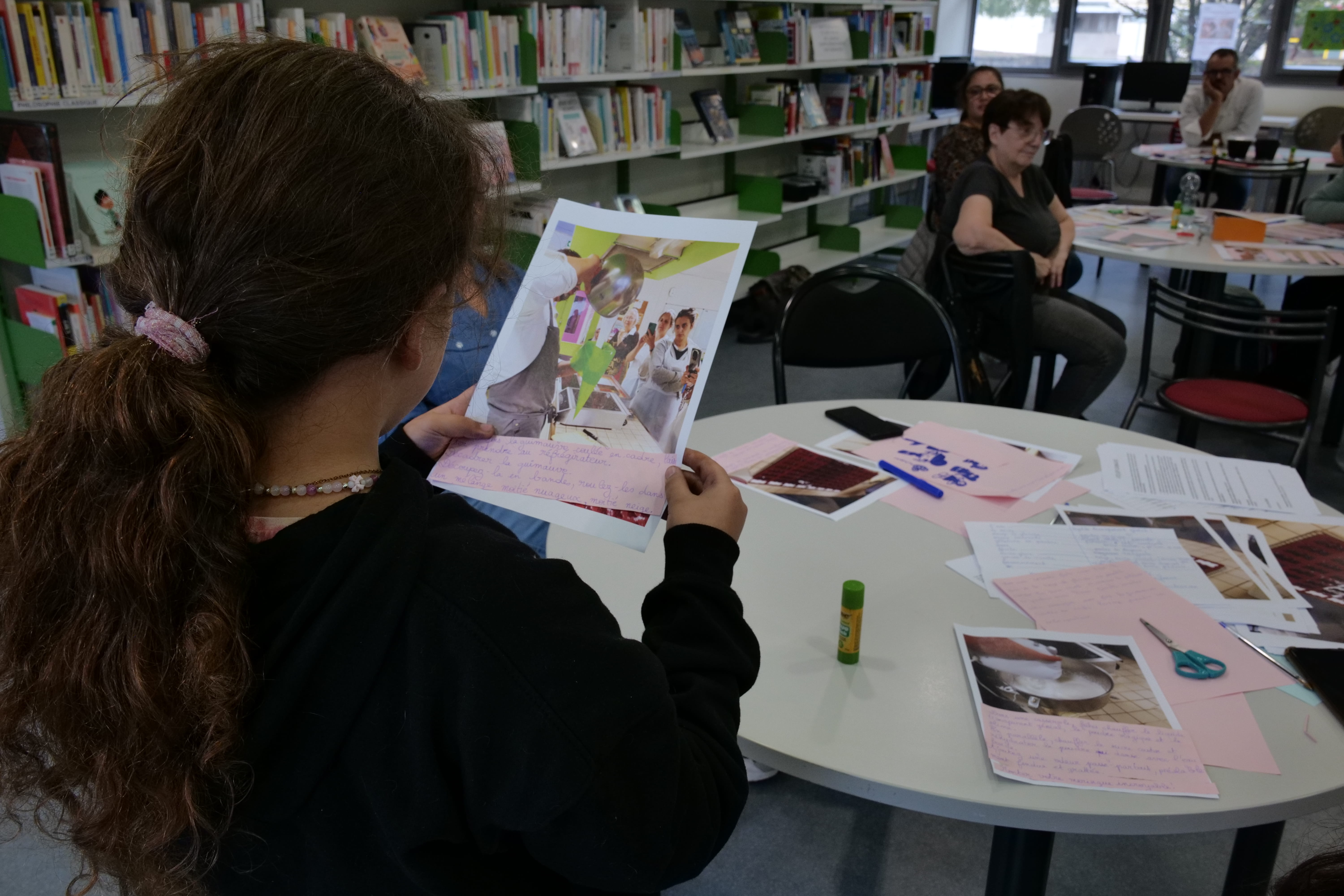 Un atelier d'écriture à partir de l'une des recettres du matin était proposée à la bibliothèque Neruda.