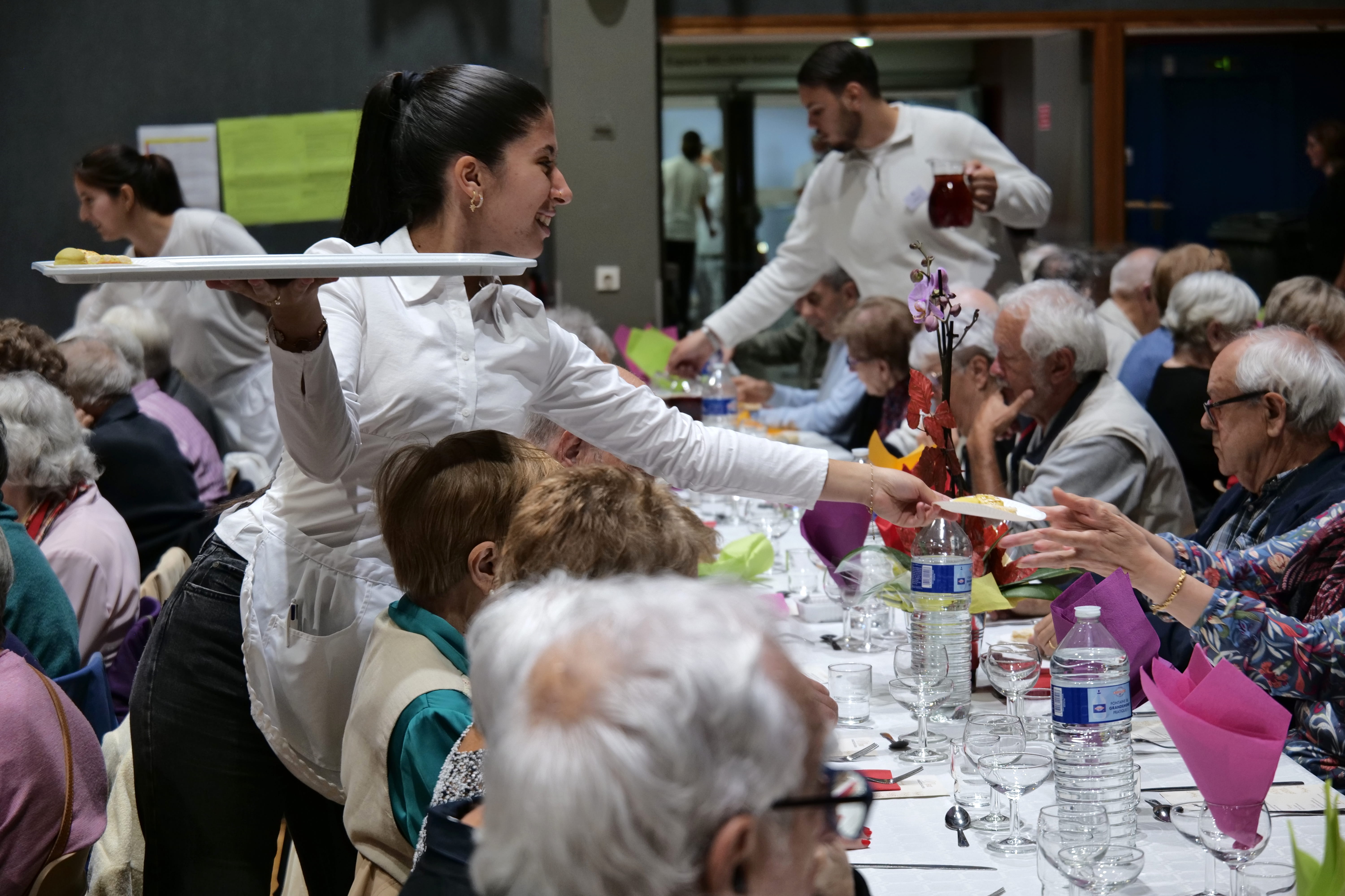 Un menu servi par des jeunes, étudiants ou chomeurs pour la plupart.