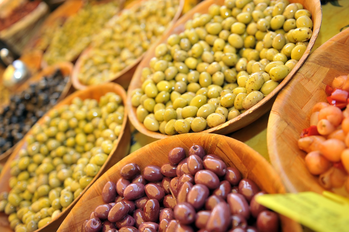 Vue sur des étalages de légumes