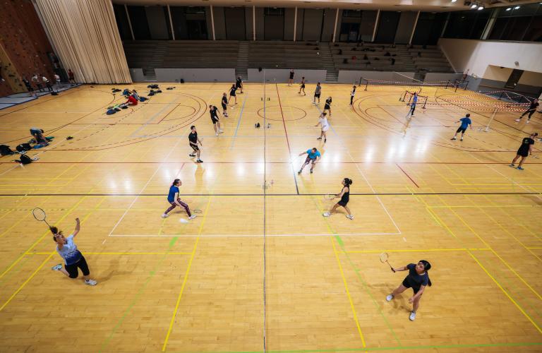 Photo de sportifs dans un gymnase