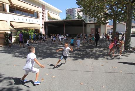 Rentrée scolaire 2016 : Pause méridienne à l'école Langevin