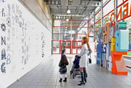 Exposition dans l'entrée de La Rampe