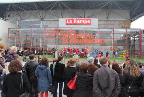 Spectacle devant La Rampe