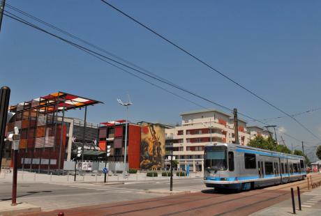 L'hôtel de ville et le tram