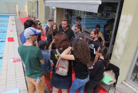 Des bénévoles en plein briefing avant le début des épreuves