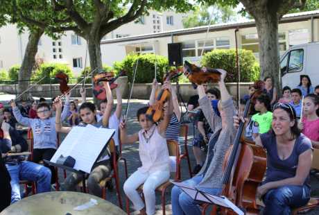 Les classes à horaires aménagés musicales de l'école Delaune présentent leurs instruments