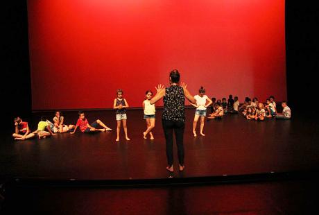 Spectacle des enfants de l'Institut médicoéducatif Les Ecureuils et de l'école Langevin