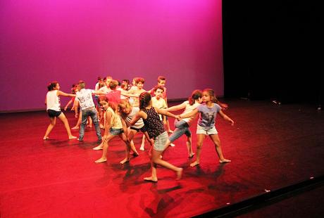 Spectacle des enfants de l'Institut médicoéducatif Les Ecureuils et de l'école Langevin