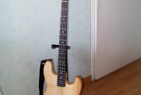 Une guitare basse