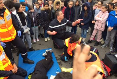 Simulation d'un accident avec l'intervention des sapeurs-pompiers d'Echirolles