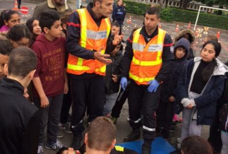 Simulation d'un accident avec l'intervention des sapeurs-Pompiers d'Echirolles