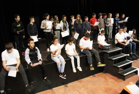 Répétition avec les élèves de CM2 de l'école élémentaire Vaillant-Couturier