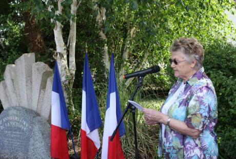 Madeleine Rochas, présidente du comité de l'Anacr, au cours de son discours