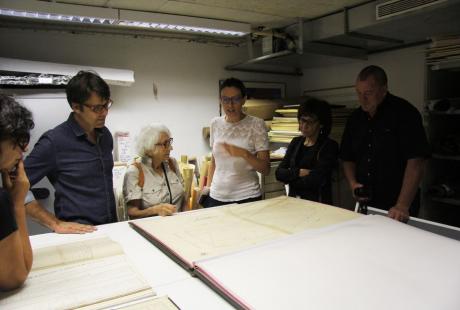 Visite de la face cachée des archives municipales