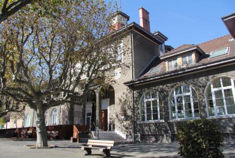 Le Centre du graphisme se situe dans une partie des locaux de l'ancien hôtel de ville