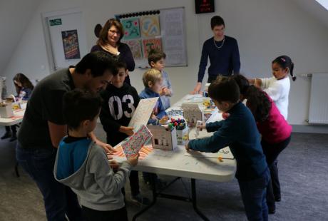 Atelier d'une classe de CE1 au Centre du graphisme