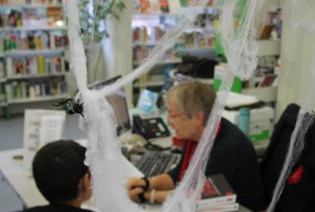 Halloween : Des zombies... à la bibliothèque Neruda !