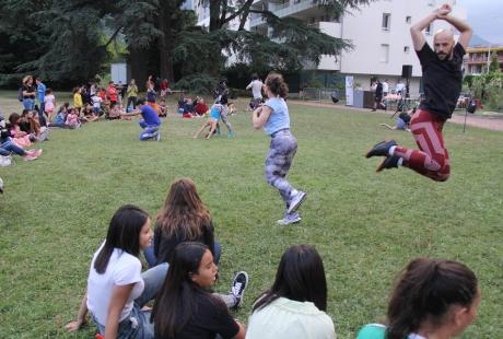 Le collectif Es, en résidence à La Rampe, présente des extraits de son prochain spectacle,  Loto 3 000.