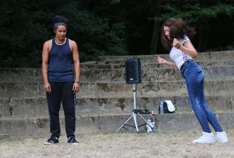 Dans l’écrin de verdure de la Frange Verte, Celso, le danseur de Mecanic danse Style, proposait lui une initiation au street danse.