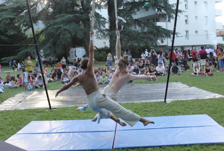 Spectacle de cirque par la Compagnie Infime entaille.