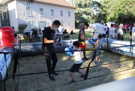 Initiation boxe pour les plus petits. Aujourd'hui test d'un combat sur le ring.