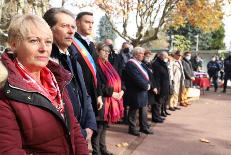 La place de la Libération était pleine pour accueillir le défilé et poursuivre les commémorations liées à l'armistice du 11novembnre et à l'hommage aux morts pour la France.