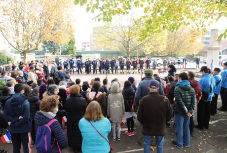 La place de la Libération était pleine pour accueillir le défilé et poursuivre les commémorations liées à l'armistice du 11novembnre et à l'hommage aux morts pour la France.