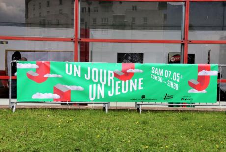 Dans la salle de spectacle, les jeunes ont été accueillis par la Direction jeunesse de la Ville pour les renseigner sur leur fonctionnement et leurs propositions.