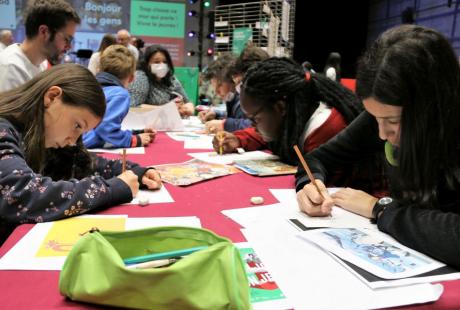 La culture était dans la place avec un stand qui a attiré bon nombre de jeunes. Au programme, atelier de dessins et de pochoirs, de manga et atelier d’écriture. Une belle occasion de se faire plaisir !