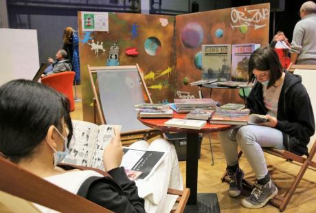 La culture était dans la place avec un stand qui a attiré bon nombre de jeunes. Au programme, atelier de dessins et de pochoirs, de manga et atelier d’écriture. Une belle occasion de se faire plaisir !