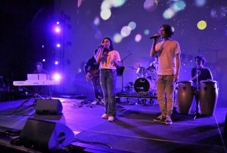 Musique assistée par ordinateur, chant, rap, théâtre et danse urbaine… la journée s’est terminée dans la bonne humeur avec la présentation des créations des jeunes de la Semaine artistique et citoyenne, avant de danser aux sons d’un DJ !