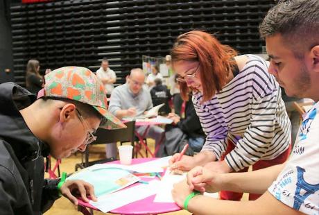 La culture était dans la place avec un stand qui a attiré bon nombre de jeunes. Au programme, atelier de dessins et de pochoirs, de manga et atelier d’écriture. Une belle occasion de se faire plaisir !