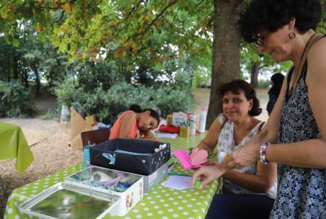 Atelier d’écriture à la main ou à la machine, de couverture de livres ou de lecture pour les plus petits : le Pôle de la lecture et de l’écrit a conquis son public !