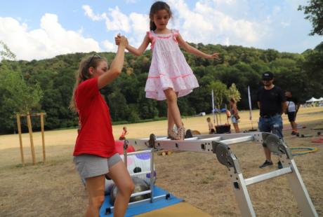 Les ateliers de l’école de cirque Les Agrès du vent ont fait l’unanimité auprès des plus petits, comme des plus grands...