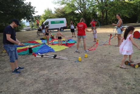 Les ateliers de l’école de cirque Les Agrès du vent ont fait l’unanimité auprès des plus petits, comme des plus grands...