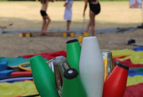 Les ateliers de l’école de cirque Les Agrès du vent ont fait l’unanimité auprès des plus petits, comme des plus grands...